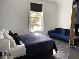 Ashburn House De Luxe B&B