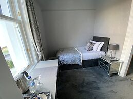 Ashburn House De Luxe B&B