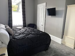 Ashburn House De Luxe B&B