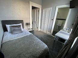 Ashburn House De Luxe B&B