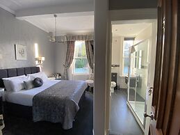 Ashburn House De Luxe B&B