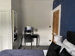 Ashburn House De Luxe B&B