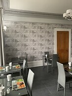 Ashburn House De Luxe B&B