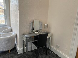 Ashburn House De Luxe B&B