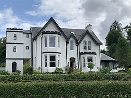 Ashburn House De Luxe B&B