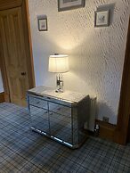 Ashburn House De Luxe B&B