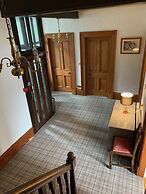 Ashburn House De Luxe B&B