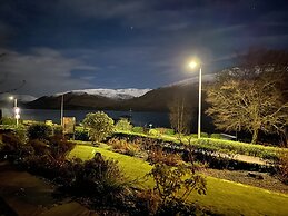 Ashburn House De Luxe B&B