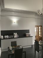 Ashburn House De Luxe B&B