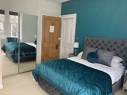 Ashburn House De Luxe B&B