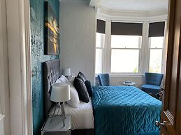 Ashburn House De Luxe B&B