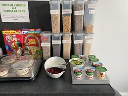 Ashburn House De Luxe B&B