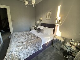 Ashburn House De Luxe B&B