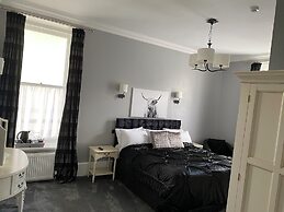 Ashburn House De Luxe B&B