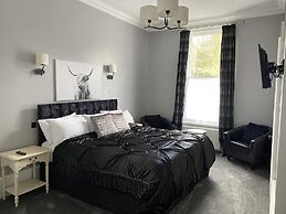 Ashburn House De Luxe B&B