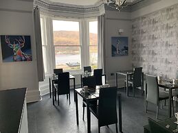 Ashburn House De Luxe B&B