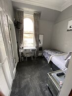 Ashburn House De Luxe B&B