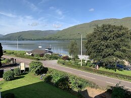 Ashburn House De Luxe B&B