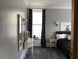 Ashburn House De Luxe B&B