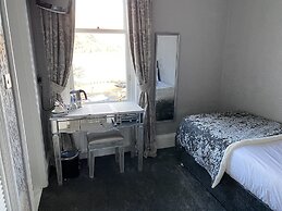 Ashburn House De Luxe B&B