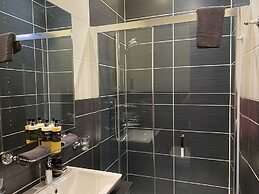 Ashburn House De Luxe B&B