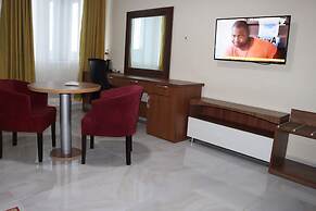 Rhogem Hotel