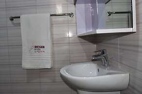 Rhogem Hotel