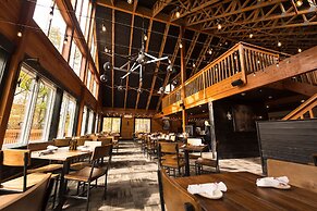 Camelback Lodge & Aquatopia Indoor Waterpark