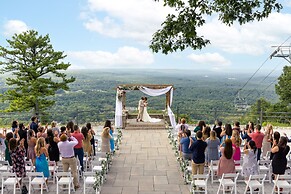 Camelback Lodge & Aquatopia Indoor Waterpark