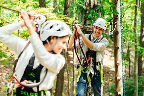 Camelback Lodge & Aquatopia Indoor Waterpark