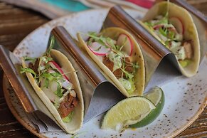 Camelback Lodge & Aquatopia Indoor Waterpark