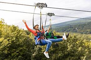 Camelback Lodge & Aquatopia Indoor Waterpark