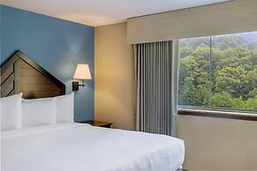 Camelback Lodge & Aquatopia Indoor Waterpark