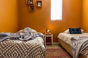 Mika, 2bdr Fitzroy pad With Secure Parking