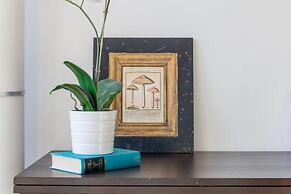 Mika, 2bdr Fitzroy pad With Secure Parking