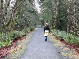 Arbutus Cove Guesthouse