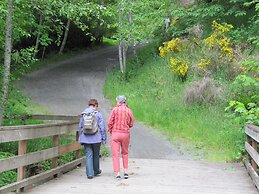 Arbutus Cove Guesthouse