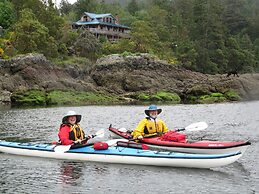 Arbutus Cove Guesthouse