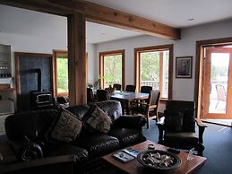 Arbutus Cove Guesthouse