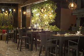 Zen Riverside Hotel & Residences