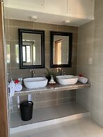 Whispering Palms Self Catering Apartment - Adults Only