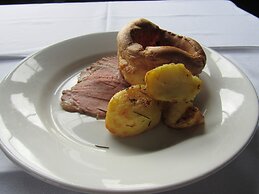 Loftsome Bridge Hotel