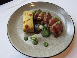 Loftsome Bridge Hotel