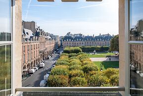 Cour des Vosges - Evok Collection