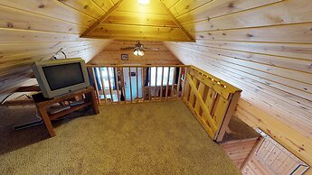 White Cabin Cozy Secluded Cabin