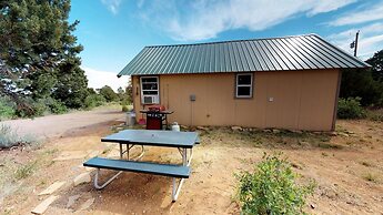 White Cabin Cozy Secluded Cabin