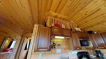 White Cabin Cozy Secluded Cabin