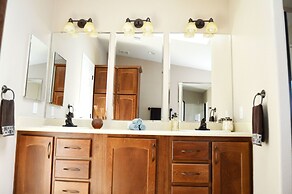 Gorgeous 3BD Havasu Home with Lake View