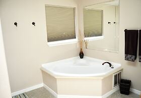 Gorgeous 3BD Havasu Home with Lake View