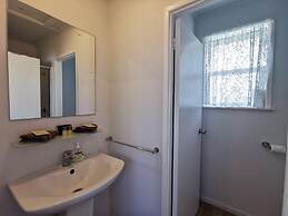 Parakai Geothermal Motel